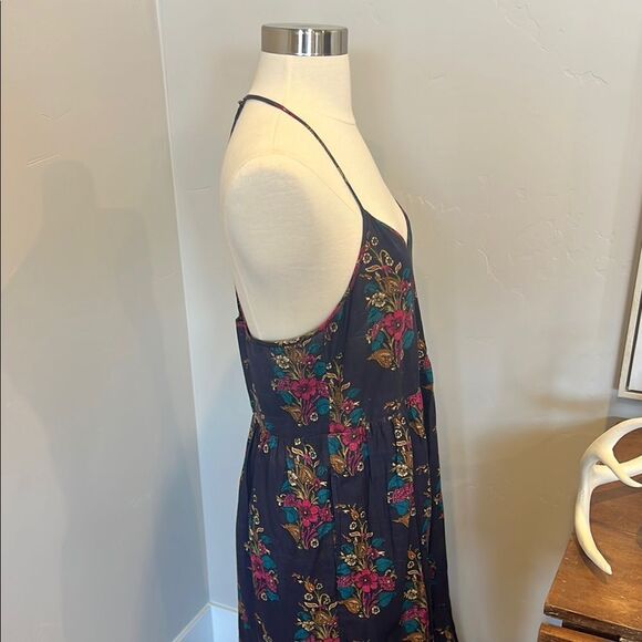 Sleeveless Maxi Sundress with Spaghetti Straps - Picture 3 of 7